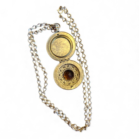 Vtg 1975 Victorian Revival Avon Pocketwatch Style Locket w/ 30” Chain - Picture 4 of 6